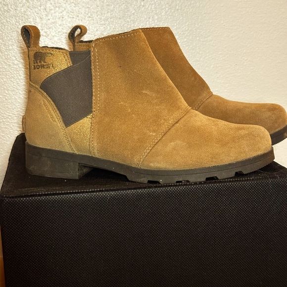 Sorel Emelie Chelsea Boots Beige Brown Suede Stretch Ankle women’s 5 - Picture 3 of 7